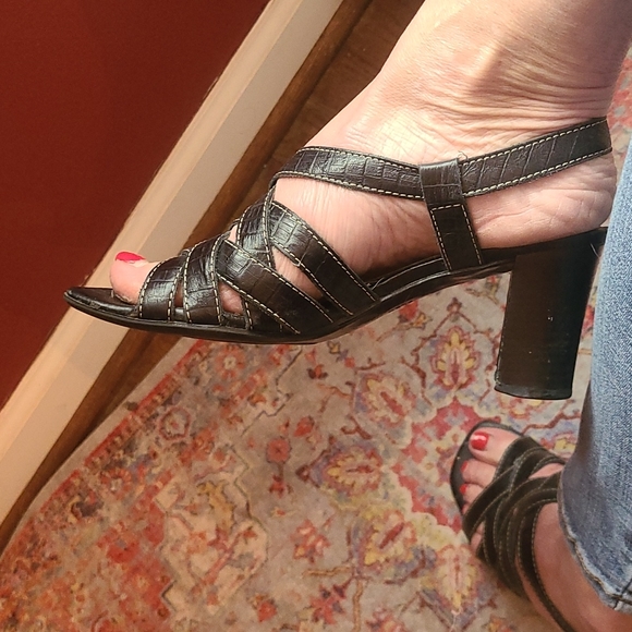 Liz Claiborne, chunky heeled sandles, size 6 - Picture 2 of 3